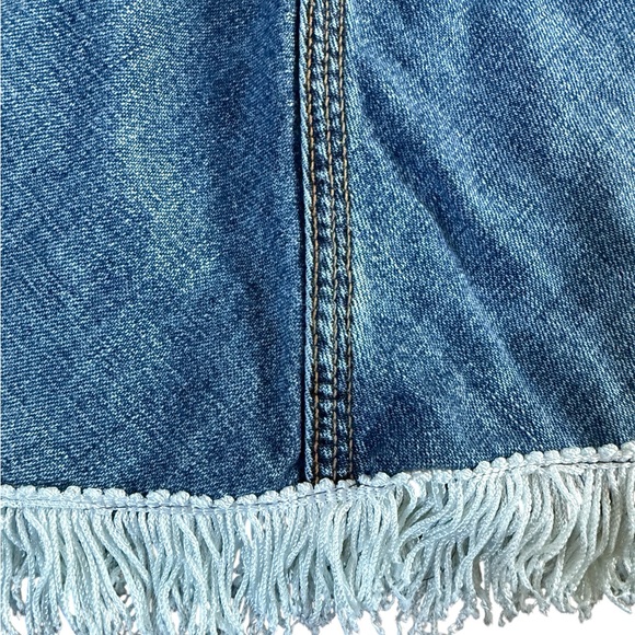 Guess Denim mini skirt with added western fringe, cowboy, stampede, sz 29 - Picture 4 of 10